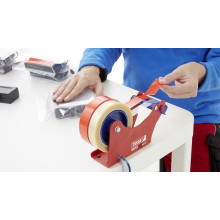 Desktop tape dispenser